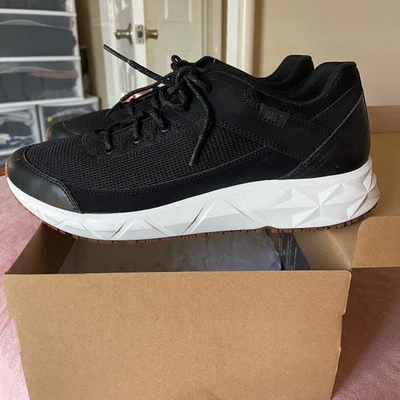 Men Running Shoes - Picture 1 of 7